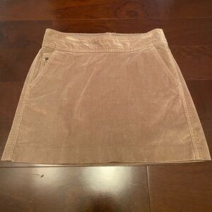 Banana Republic beige corduroy skirt with side pockets and back zipper